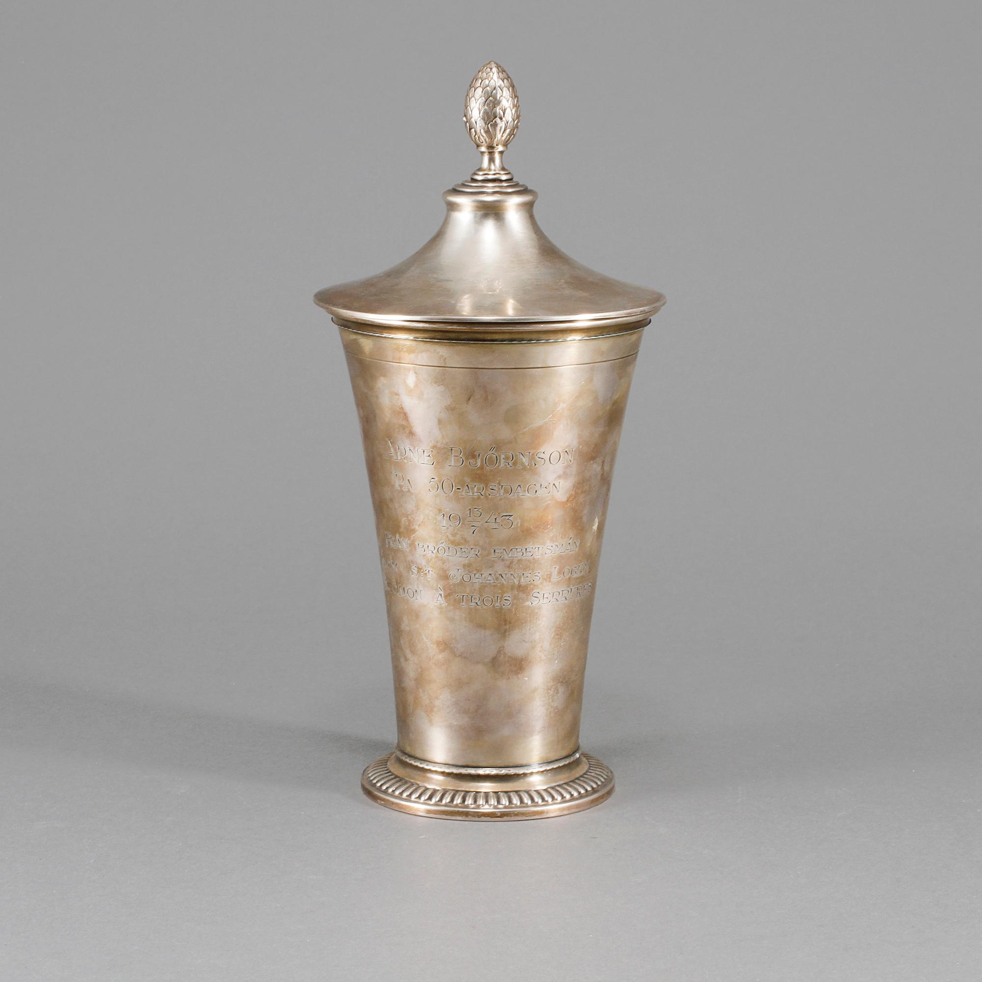 LOCKPOKAL, silver, CG Hallberg, Stockholm, 1943. Vikt 357 g inkl plakett.