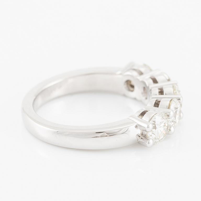 Half eternity ring in 18K white gold set with brilliant-cut diamonds.