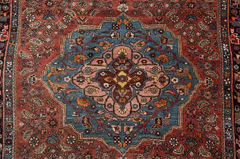 An antique/semi-antique Bidjar rug, c 160 x 111 cm.