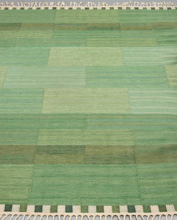 Marianne Richter, A carpet, "Muren grön", flat weave, ca 250,5-254,5 x 172-173 cm, signed AB MMF MR.