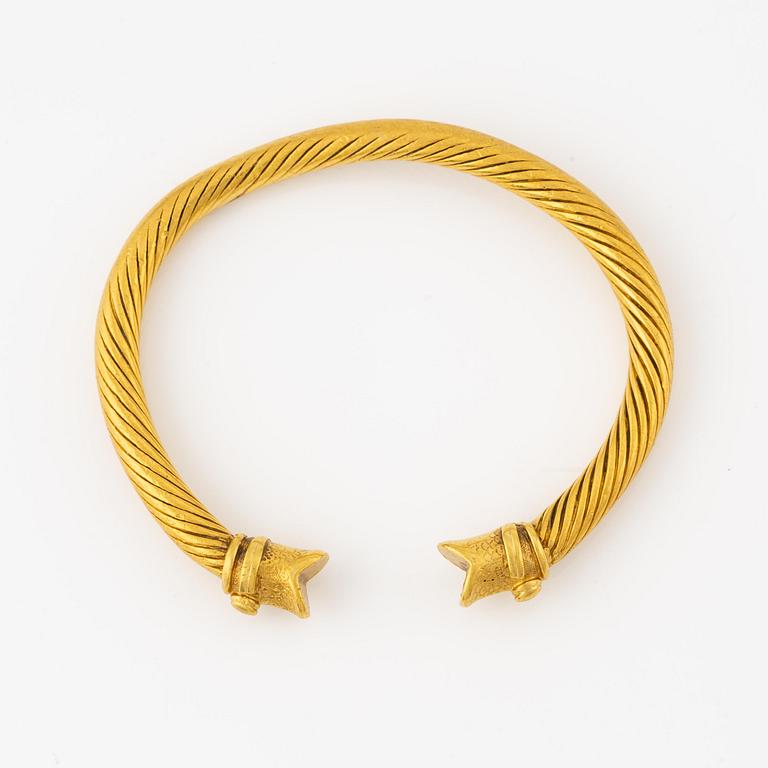 A Greco-Roman style presumably modern gold bracelet.