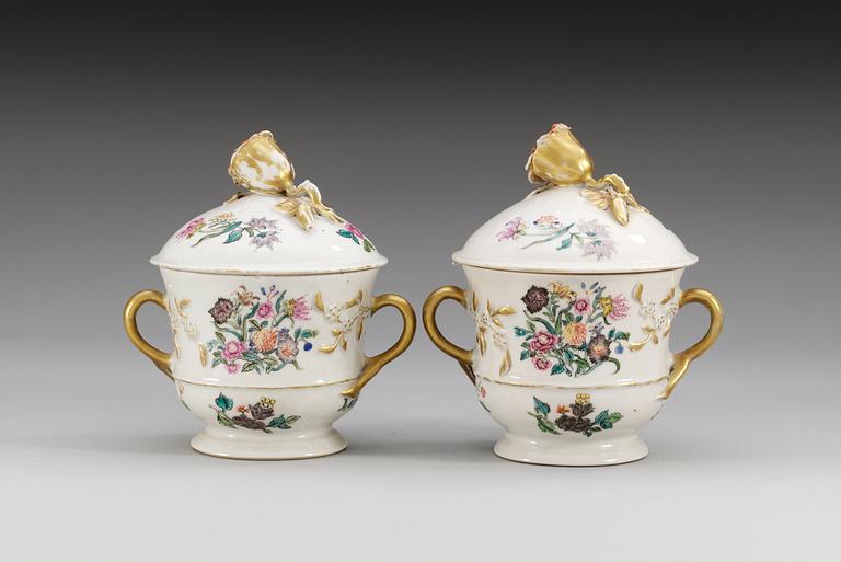 A pair of famille rose cups with covers, Qing dynasty, Qianlong (1736-95).