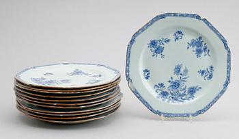 TALLRIKAR, 12 st, porslin, Kina, Qianlong 1736-1795.