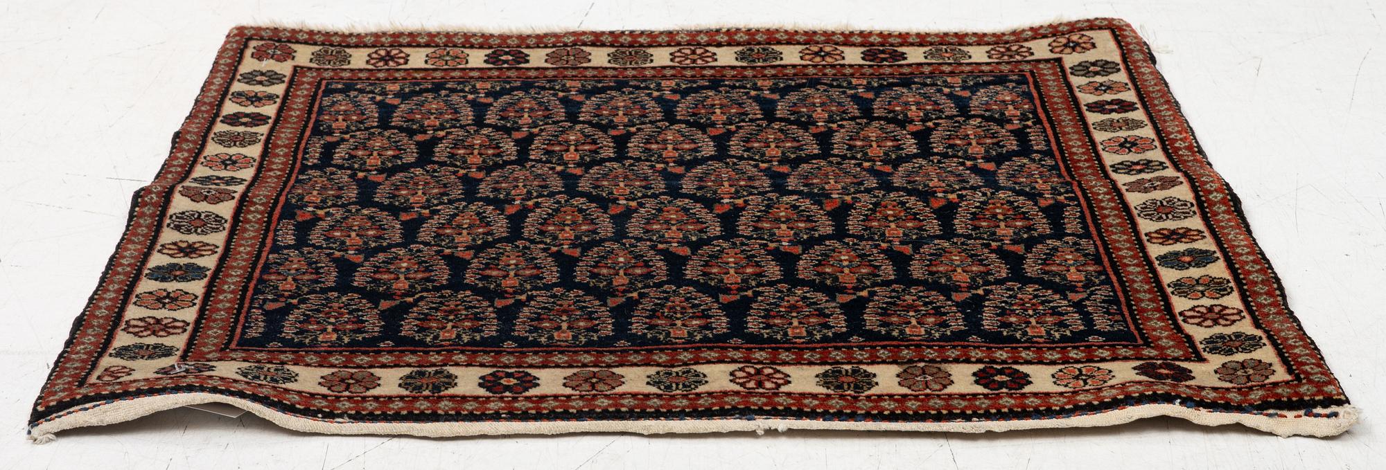 Matta/Kudde. Afshar ca 77 x 66 cm.