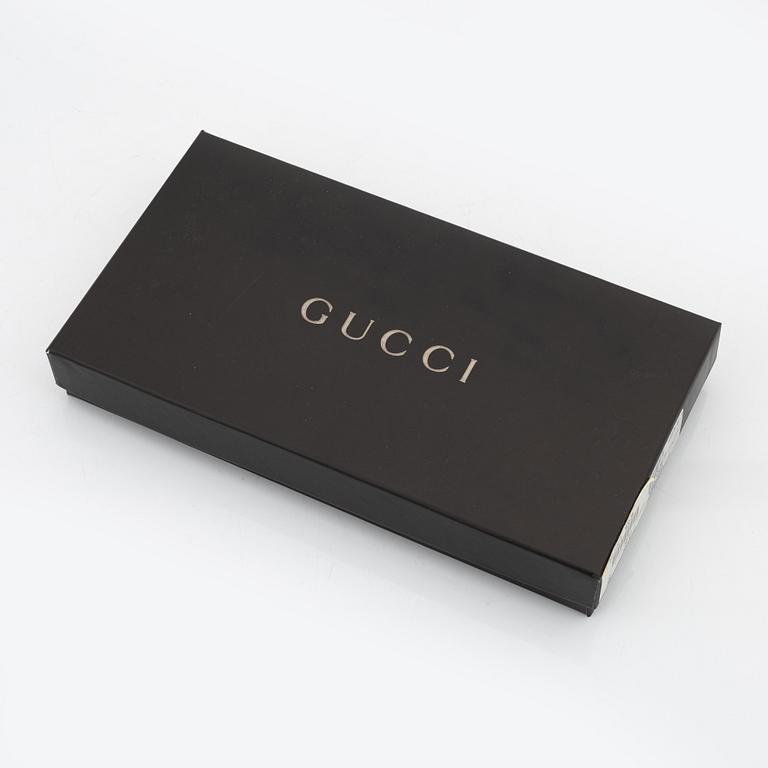Gucci, a pair of tan leather gloves, size 6 1/2.
