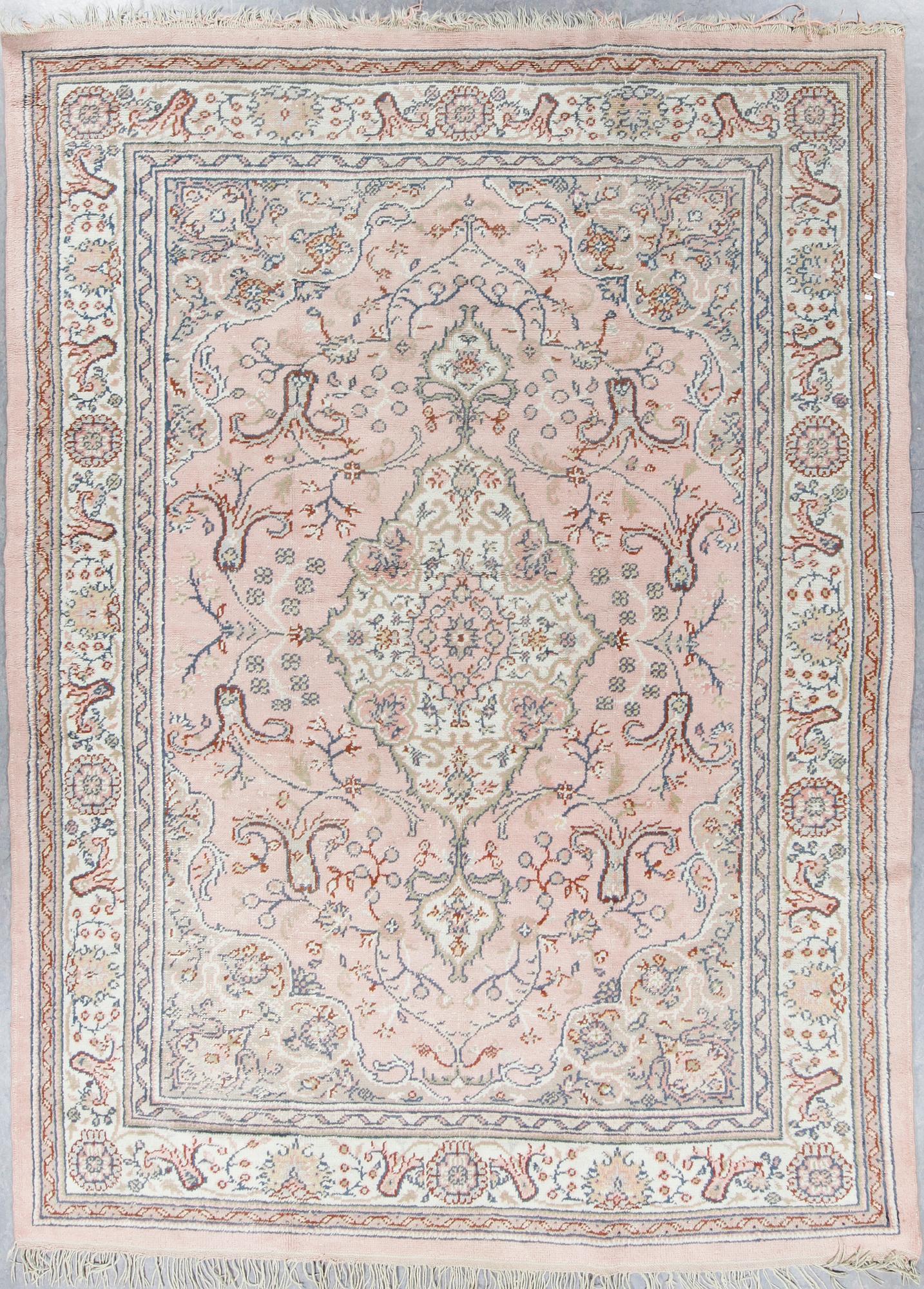 MATTA, semiantik Turkisk, sannolikt Ushak. Ca 349 x 255.