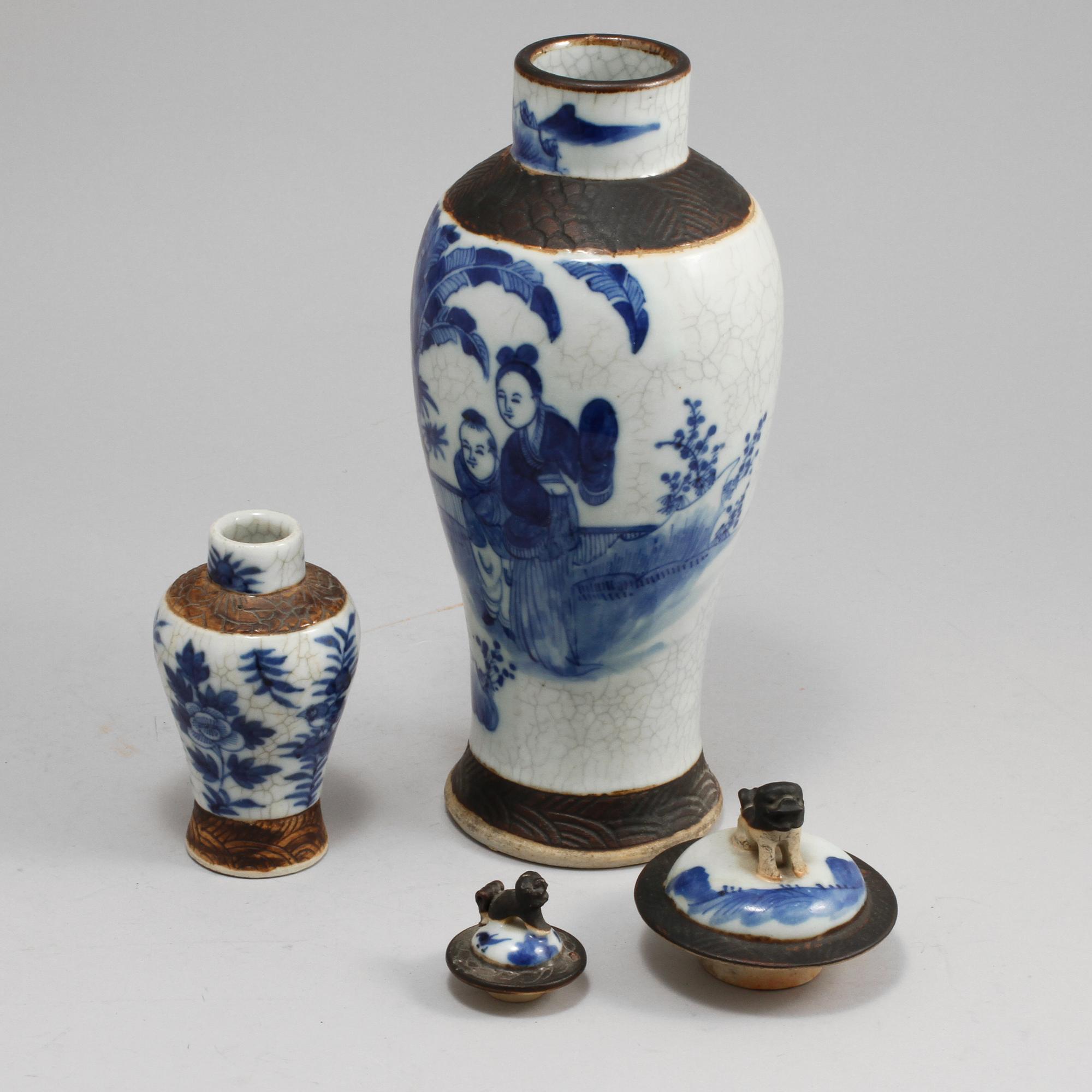 LOCKURNOR, 2 st, porslin, Kina, 1800-tal.