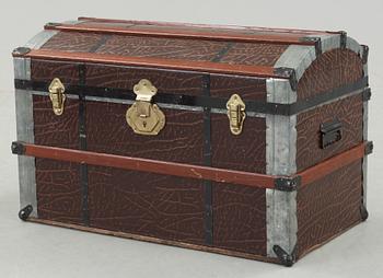 KOFFERT, omkring 1900.