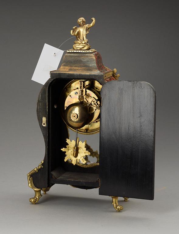 BORDSPENDYL, boullestil, urverk märkt CH Paris, Just, Frankrike, sent 1800-tal.