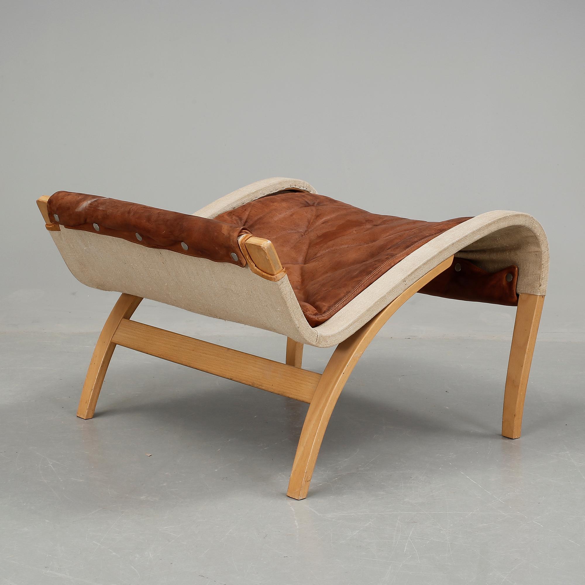 FOTPALL, 'Pernilla', Bruno Mathsson, Dux, 1900-talets andra hälft.