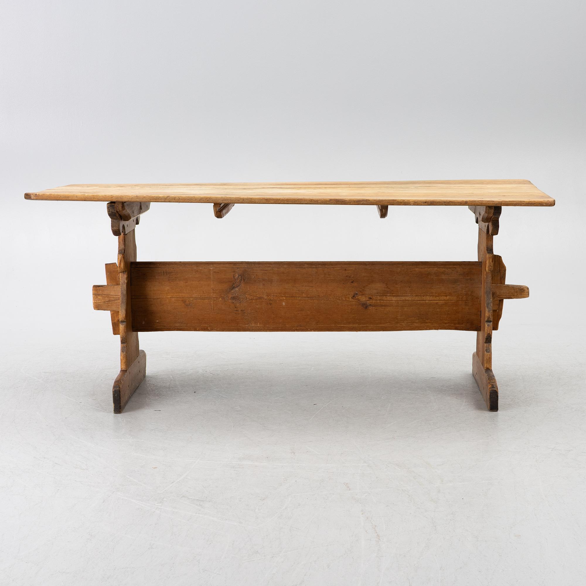A wooden table, 18th/19th century.