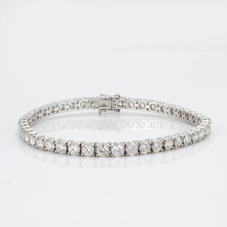 ARMBAND med 44 briljantslipade diamanter totalt ca 7.73 ct. Kvalitet ca G-H/VS-SI.