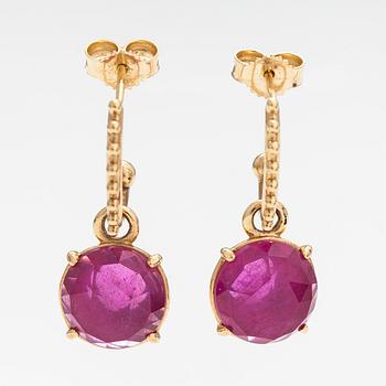 Pandora, örhängen, 14K guld och blyglasbehandlad rubin.