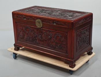 KAMFERKISTA, orientalisk, 1900-tal.