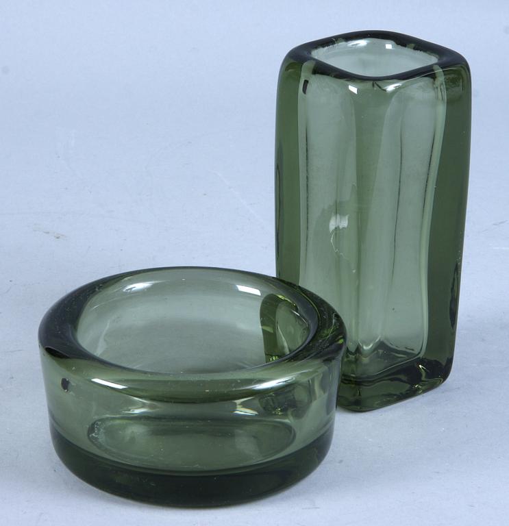 VAS samt SKÅL, glas, Vicke Lindstrand, Kosta.