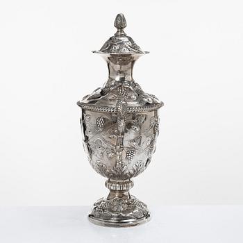 Lale Silverware & Co Ltd, a sterling silver wine cooler/lidded urn, Istanbul, Turkey 20th century.