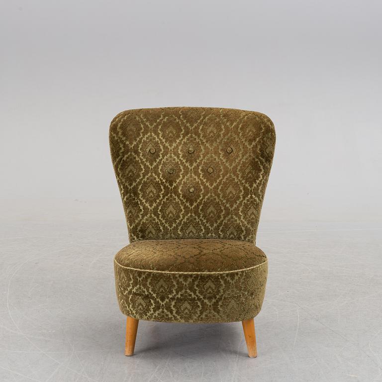 A mid 20th century easy chair.