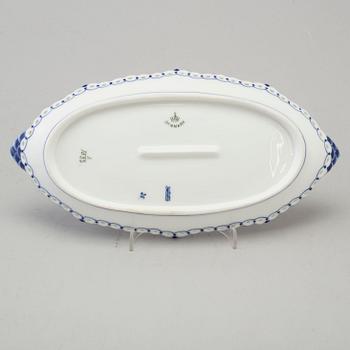 21 pieces of porcelain tableware from Royal Copenhagen, model "Musselmalet", 20th century.
