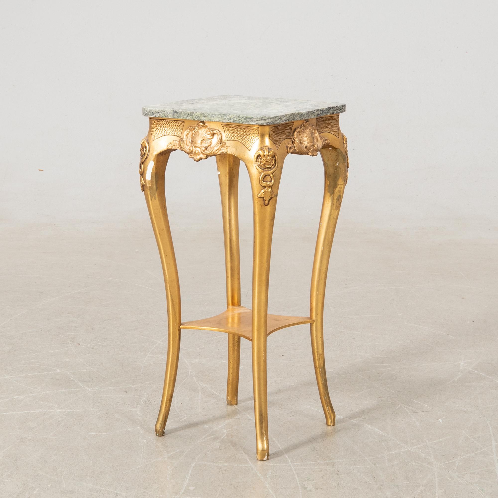 Pedestal Louis XV style, first half of the 20th century.