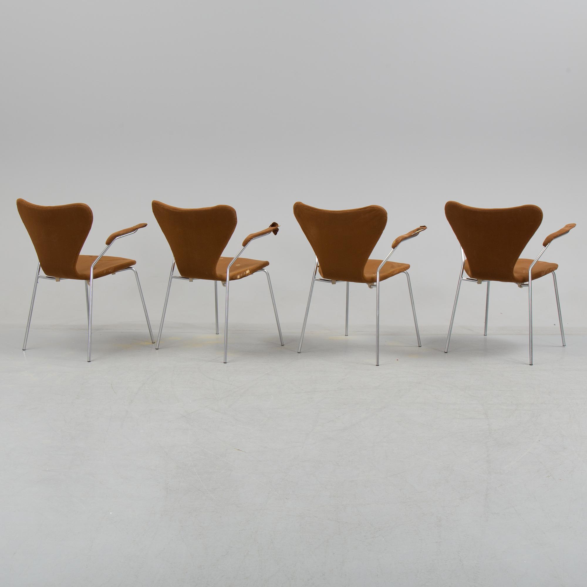 ARNE JACOBSEN, karmstolar, 4 st, "Sjuan" för Fritz Hansen, Danmark, 1971.
