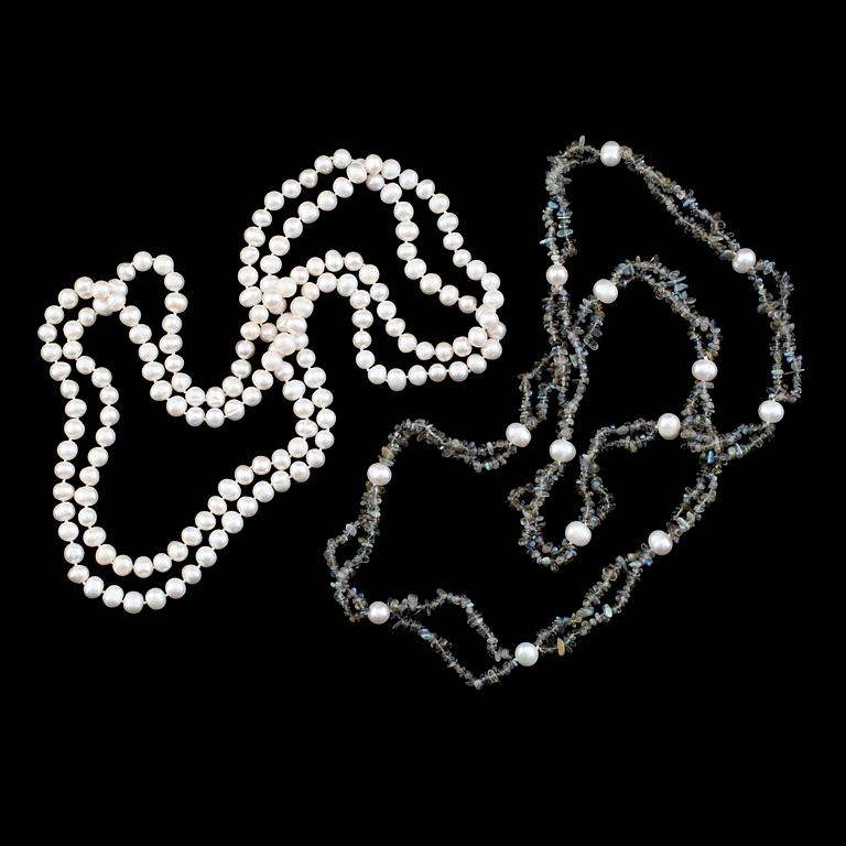 COLLIER, 2 st, odlade pärlor och månsten.
