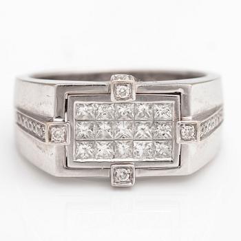 An 18K white gold ring with brilliant cut diamonds ca. 1.30 ct in total.