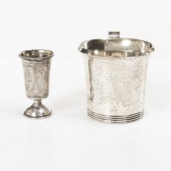 Dosor, 2 st, samt bägare och kopp, silver.