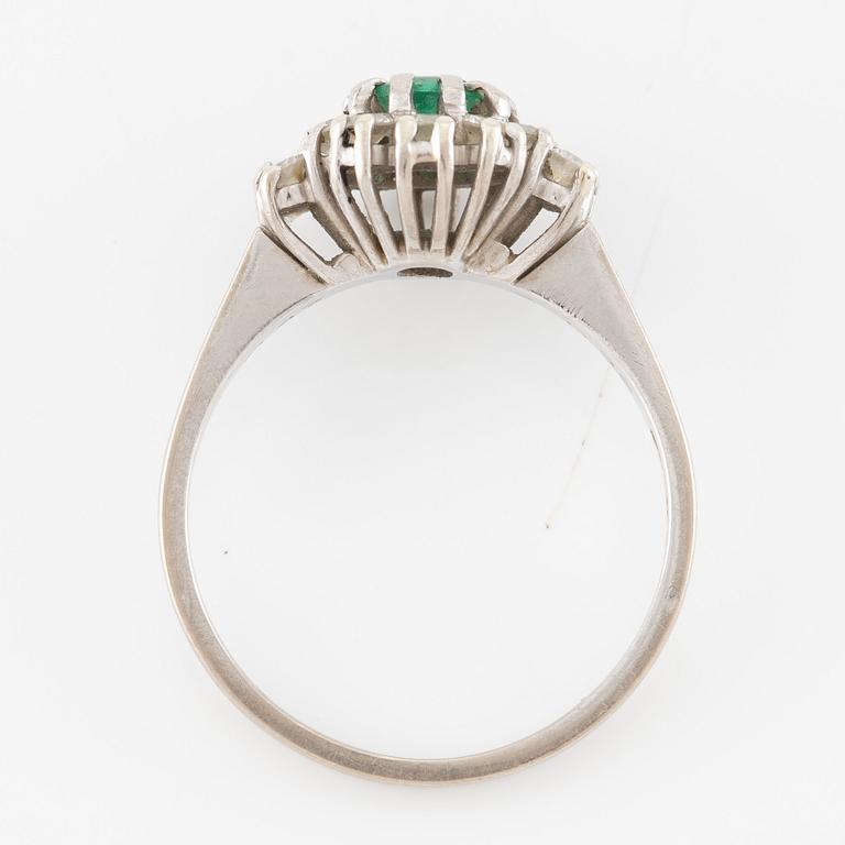 Ring, Evert Lindberg, 18K white gold with emerald and brilliant-cut diamonds.