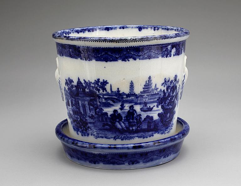 YTTERFODER MED FAT, flintgods, "flytande blått", sannolikt Rörstrand, 1800-talets andra hälft.