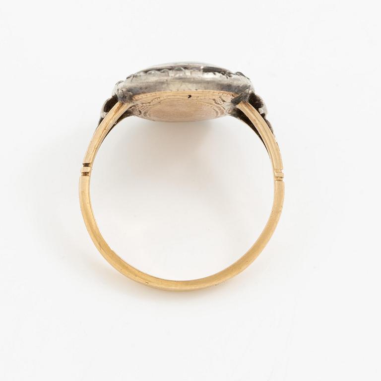 Revolutionsring, Gustav III, guld, silver, emalj och diamanter.