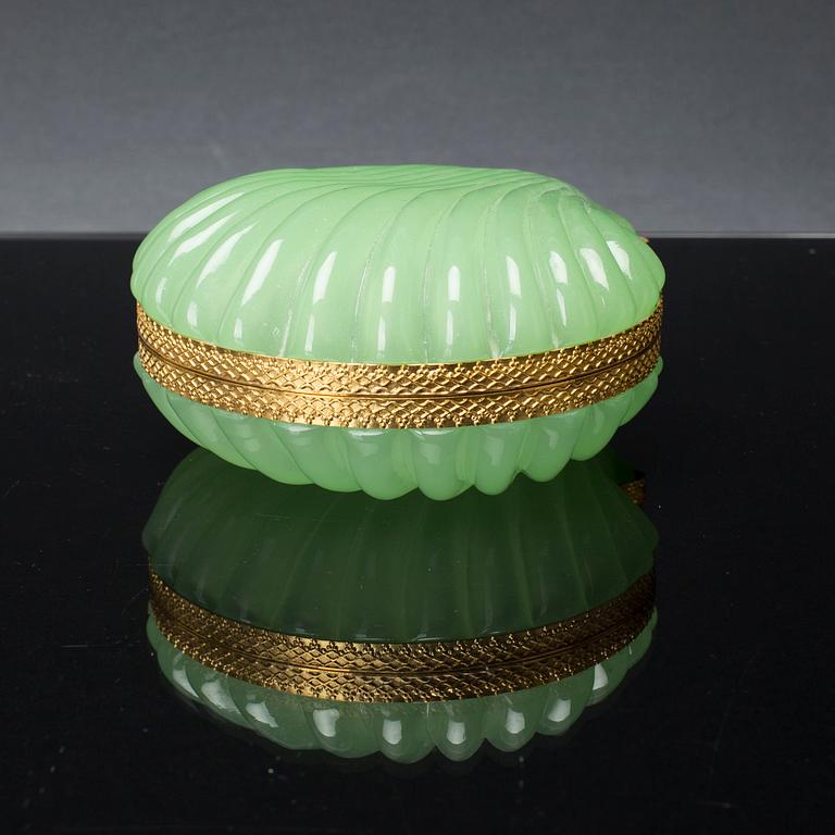 A FRENCH SHELL SHAPED GLASS BOX, 20th century.