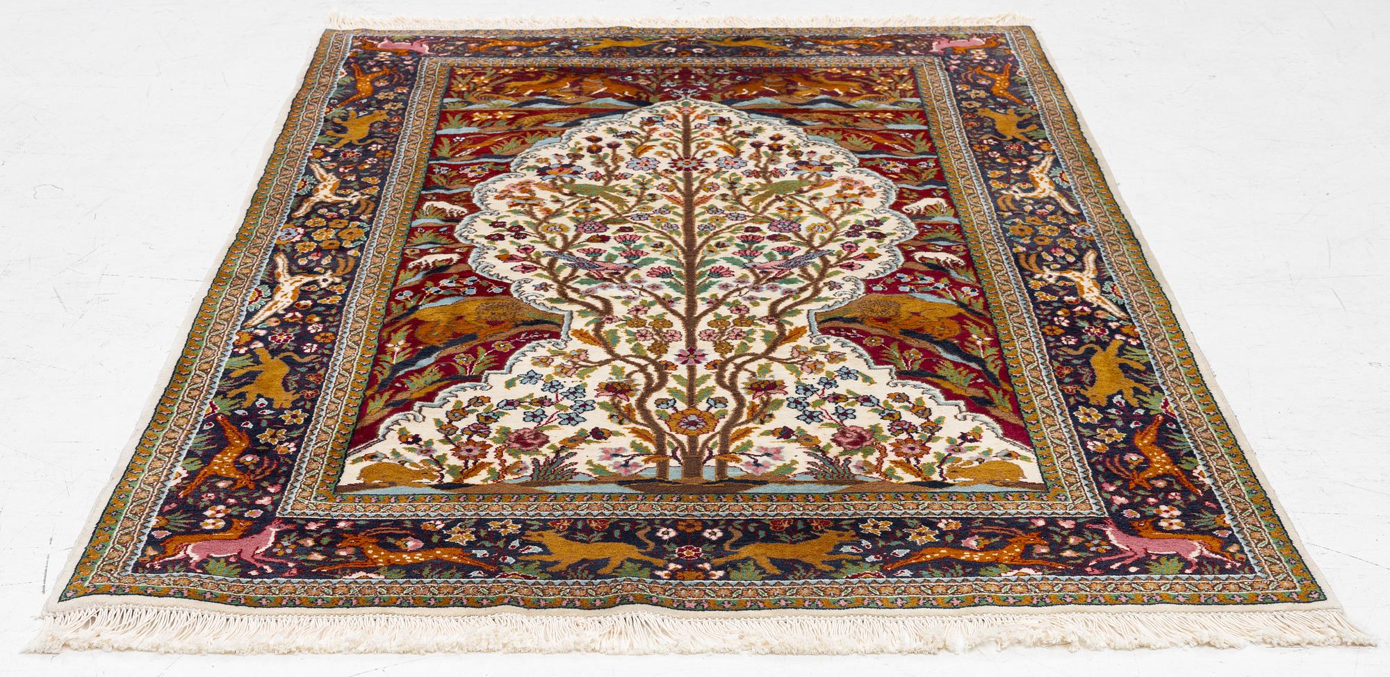 An oriental prayer rug, c. 180 x 125 cm.