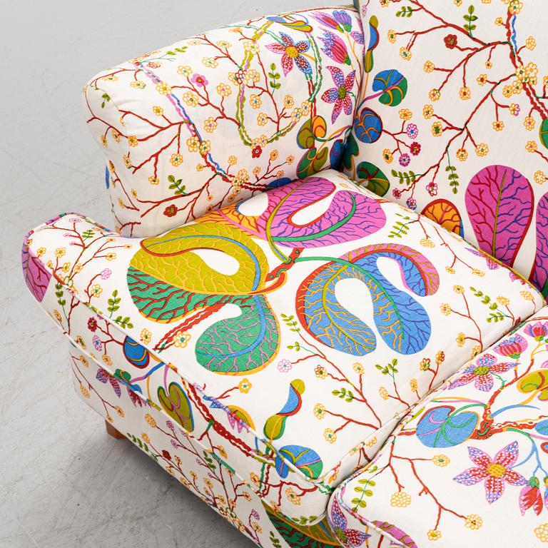 Josef Frank, a model 678 sofa, Firma Svenskt Tenn.