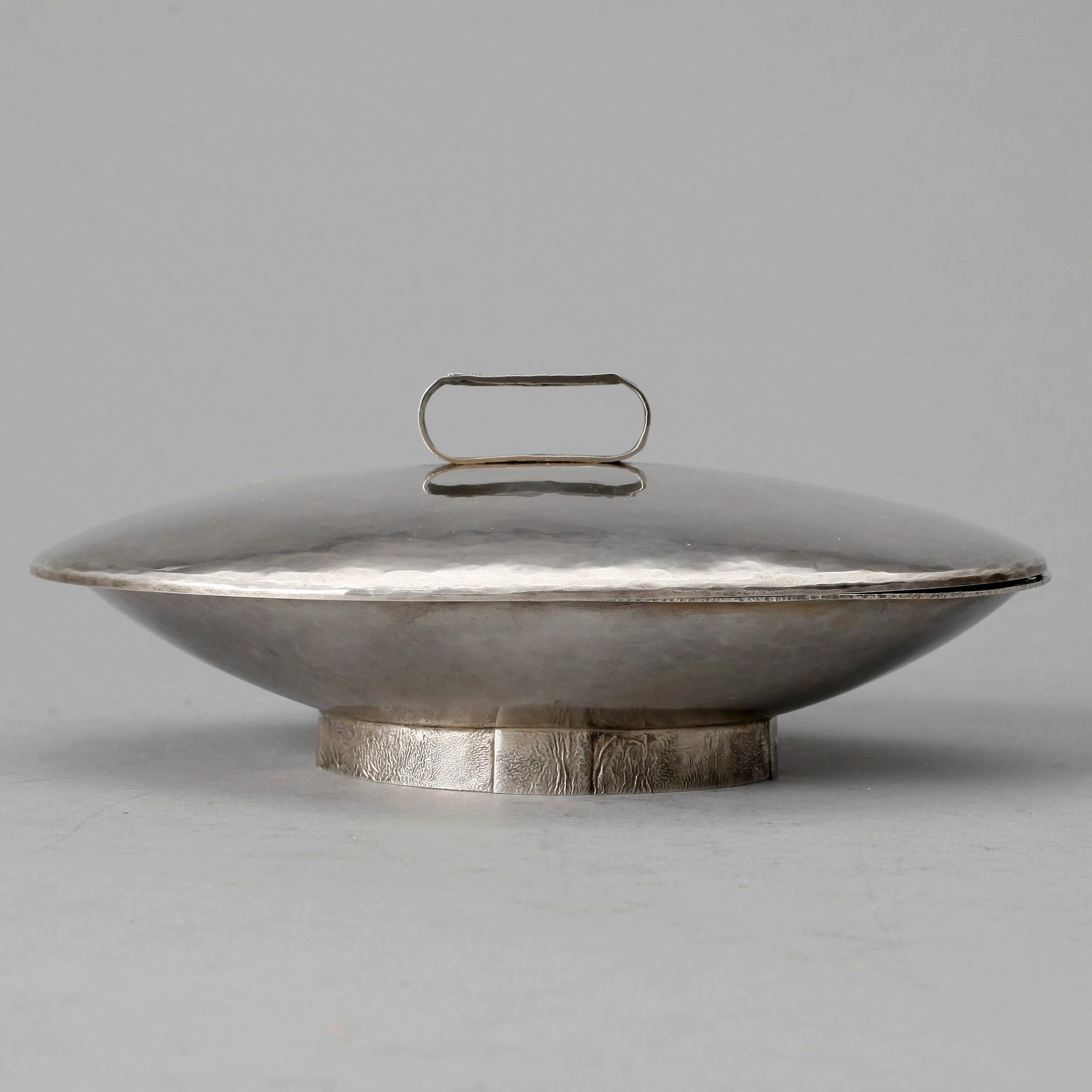LOCKSKÅL, silver, CJ Forsberg, Södertälje, 1974. Tot vikt 340 gram.