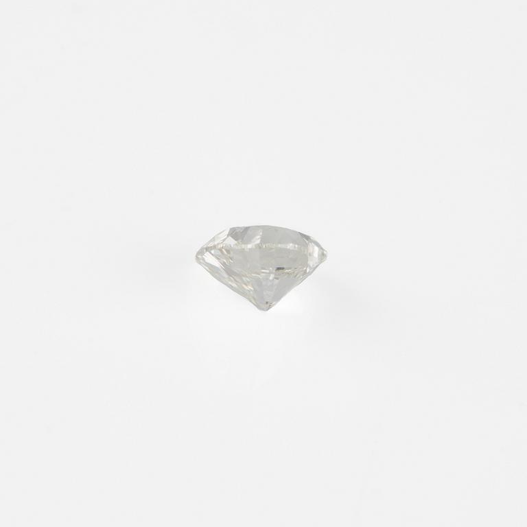 Heart-shaped brilliant-cut diamond 0.50 ct with accompanying GIA dossier.