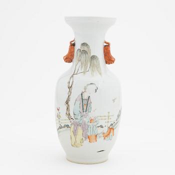 A Chinese porcelain vase, 20th Century.