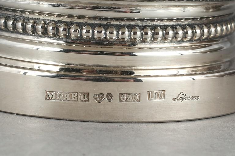 SKÅLAR, 2st, silver respektive sterling, bland annat Eric Löfman, KG Markström, Uppsala, 1985. Vikt ca 565g.