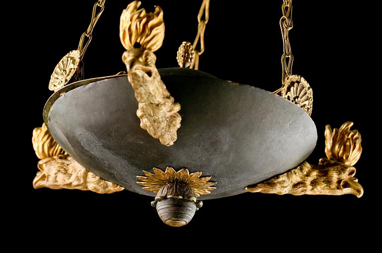 AMPEL, empire, 1800-talets första hälft. Höjd ca 54 cm.