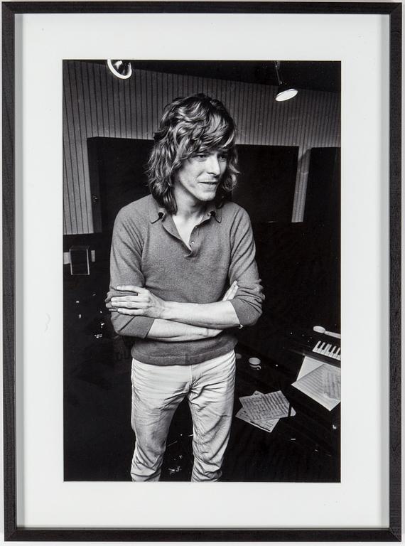 ROLF ADLERCREUTZ, "David Bowie, Trident Studion, London 1970",  archival pigment print, a tergo signed and numrerad 7/20.