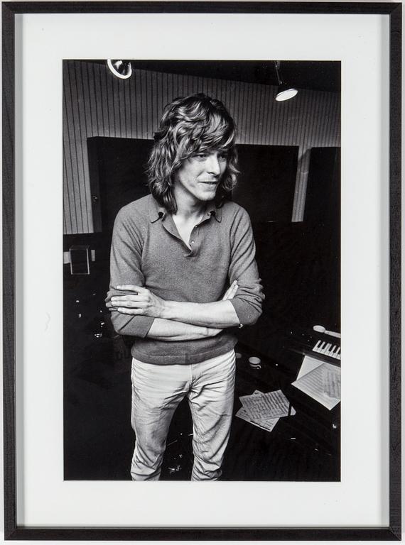 ROLF ADLERCREUTZ, "David Bowie, Trident Studion, London 1970", archival pigment print, a tergo signerad o numrerad 7/20.