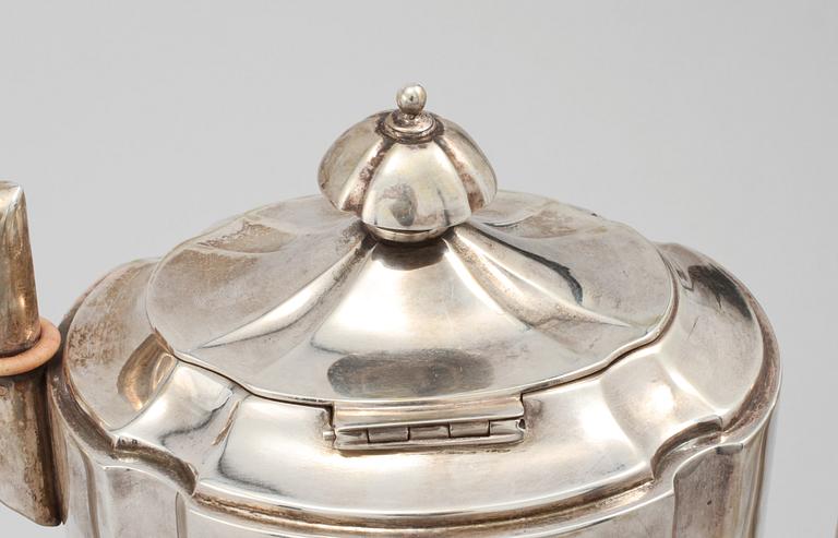 KAFFEKANNA, silver, importstämplad samt stämplad Anders Nilsson, Lund, 1920, vikt 610 gram.