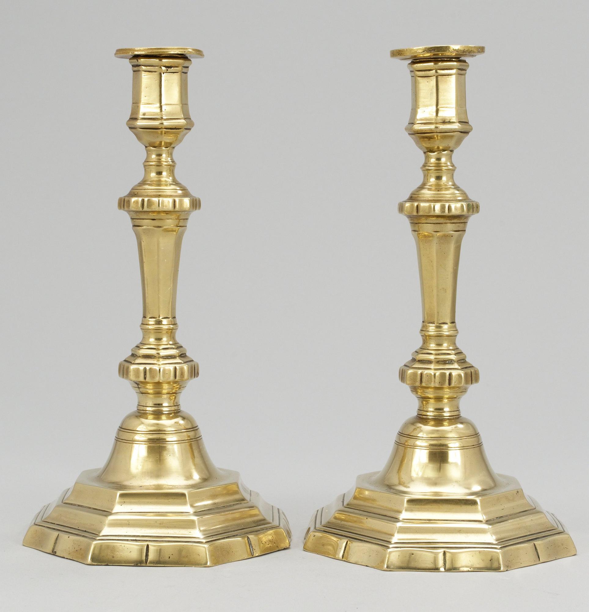 LJUSSTAKAR, ett par. Senbarock.