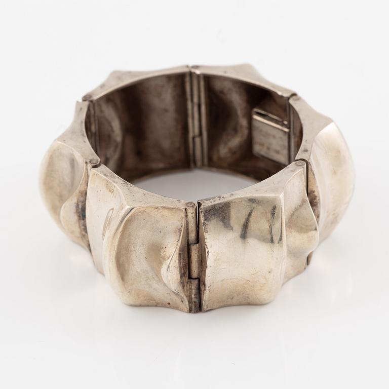 Matti Hyvärinen, armband, sterlingsilver, Sirokoru Oy 1973.