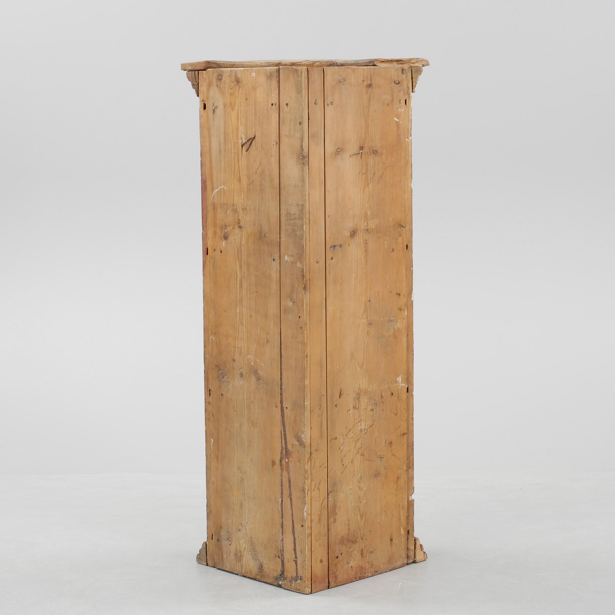 HÖRNSKÅP, allmoge, 1800-tal.