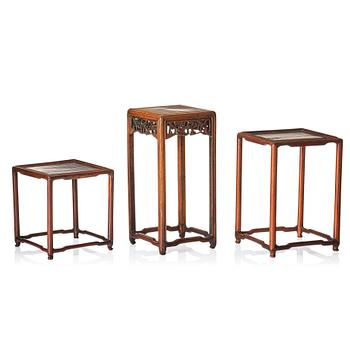 1003. A set of three stands, Qing dynasty.
