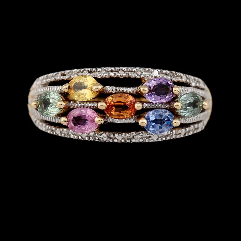 RING, 14K tvåfärgat guld, safirer och diamanter tot ca 0.04 ct. Vikt ca 4 g.