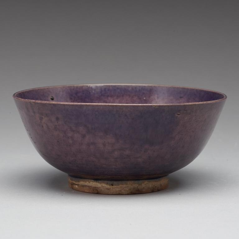 A purple bowl, Qing dynasty, 17th Century with Hongzhis six character mark.