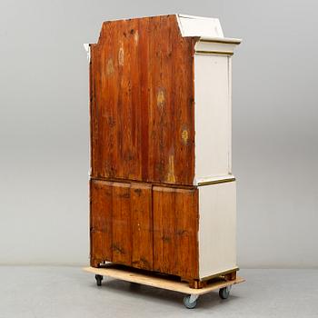A Swedish late 18th / early 19th century cupboard.