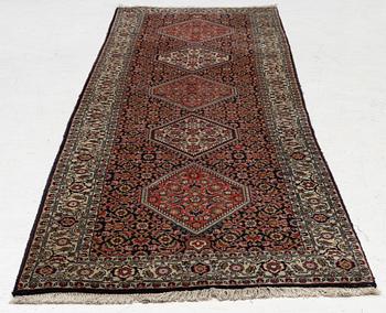 A Bidjar runner, a. 296 x 82 cm.