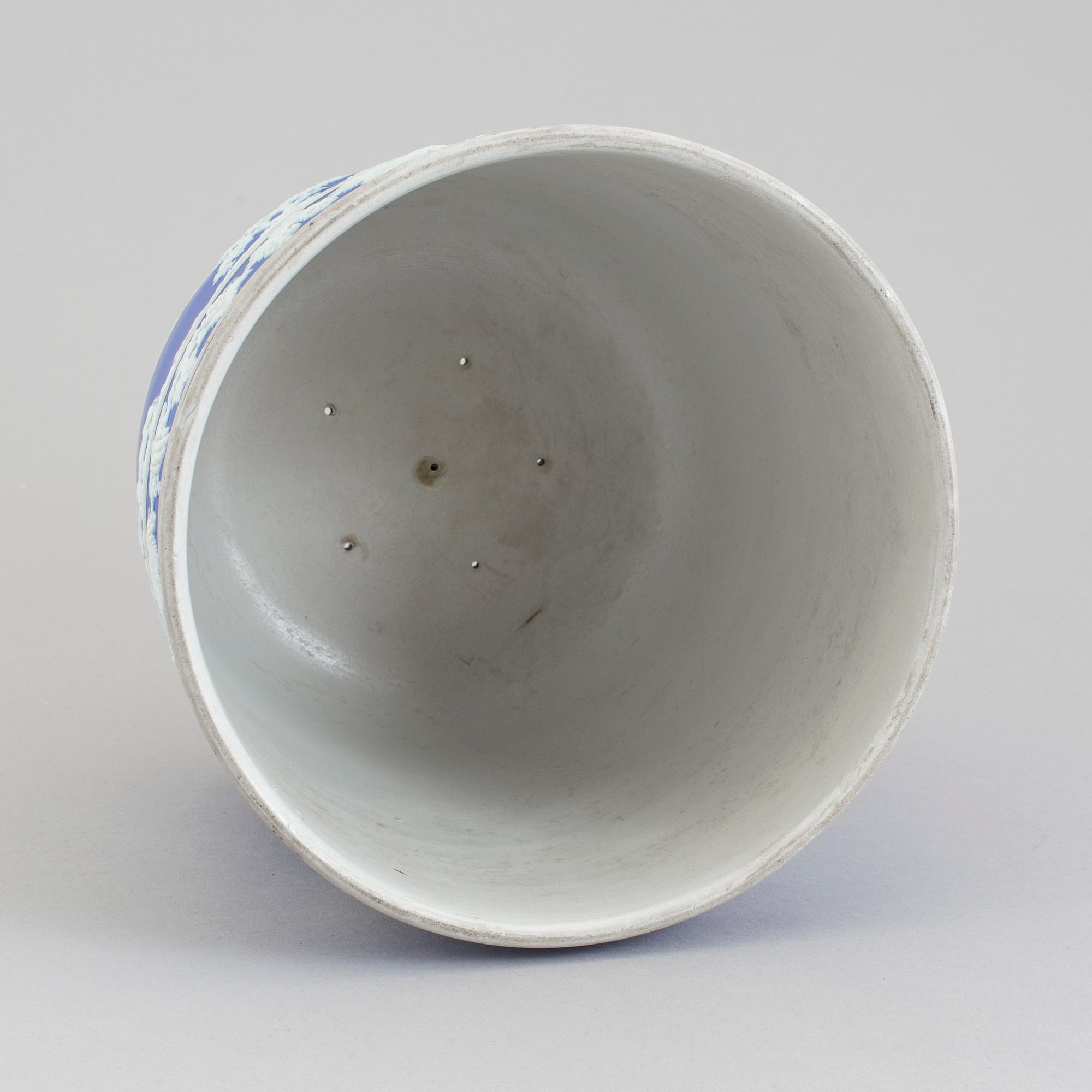 A Wedgwood 'Jasperware' cheese dome, second half of the 19th century.